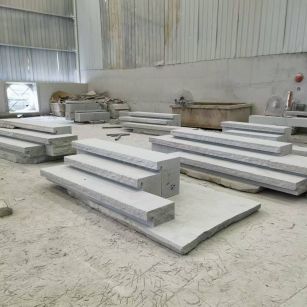 成都 整石台阶（大面火烧+侧面自然面），出货前厂内拼装