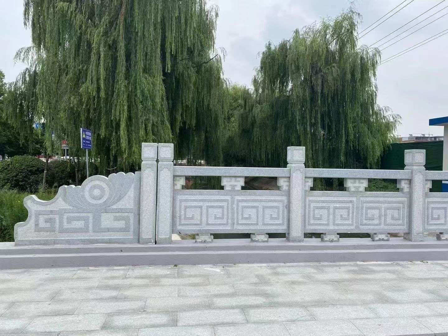 成都 芝麻灰桥栏杆、河道栏杆安装效果