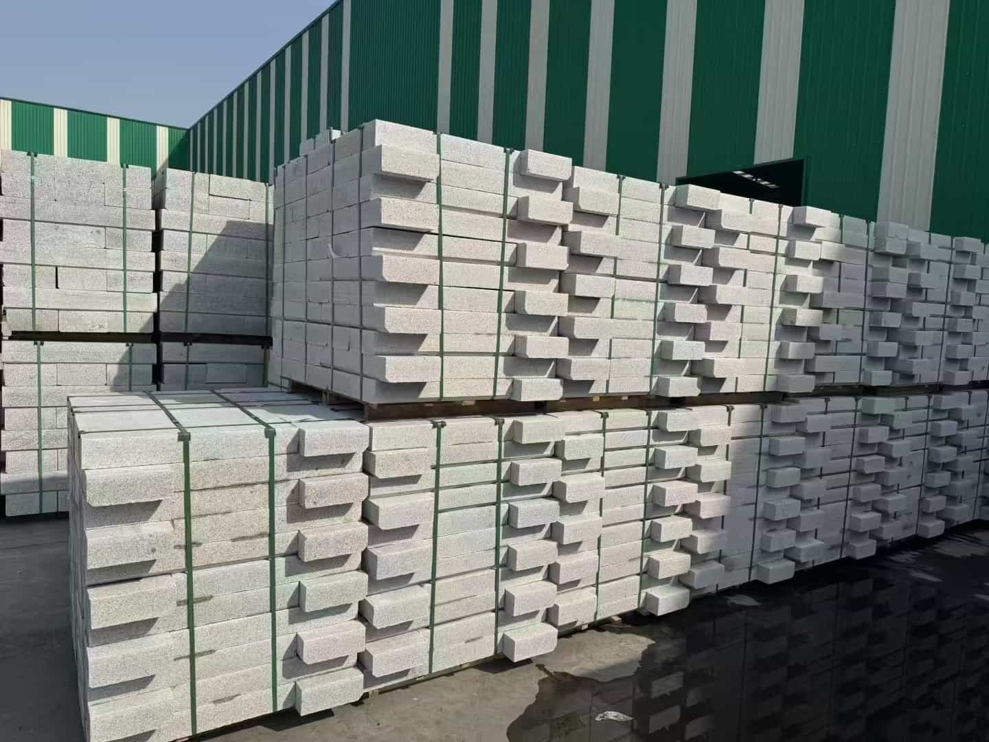 成都芝麻白路沿石