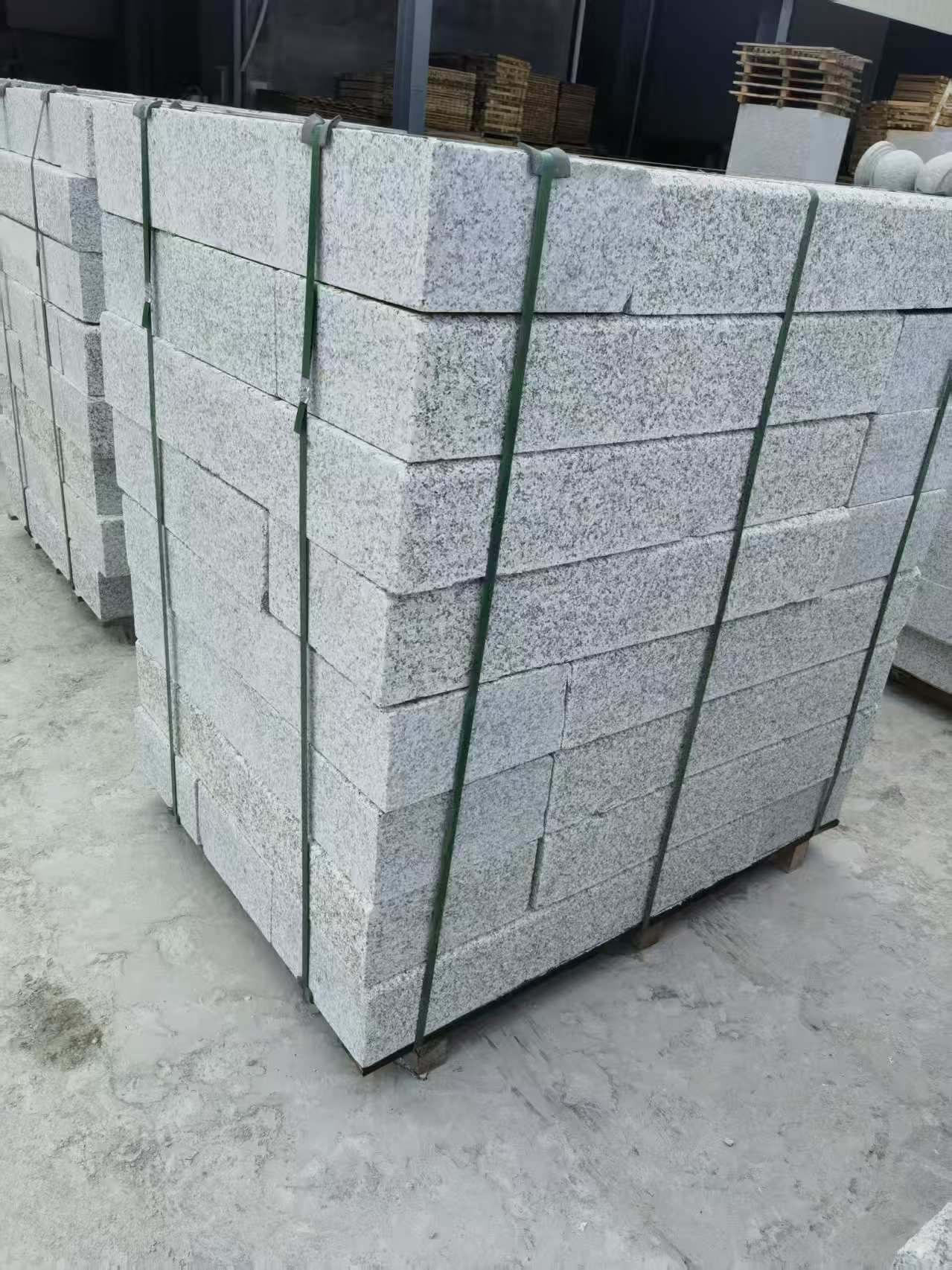 成都 芙蓉白火烧两面路沿石