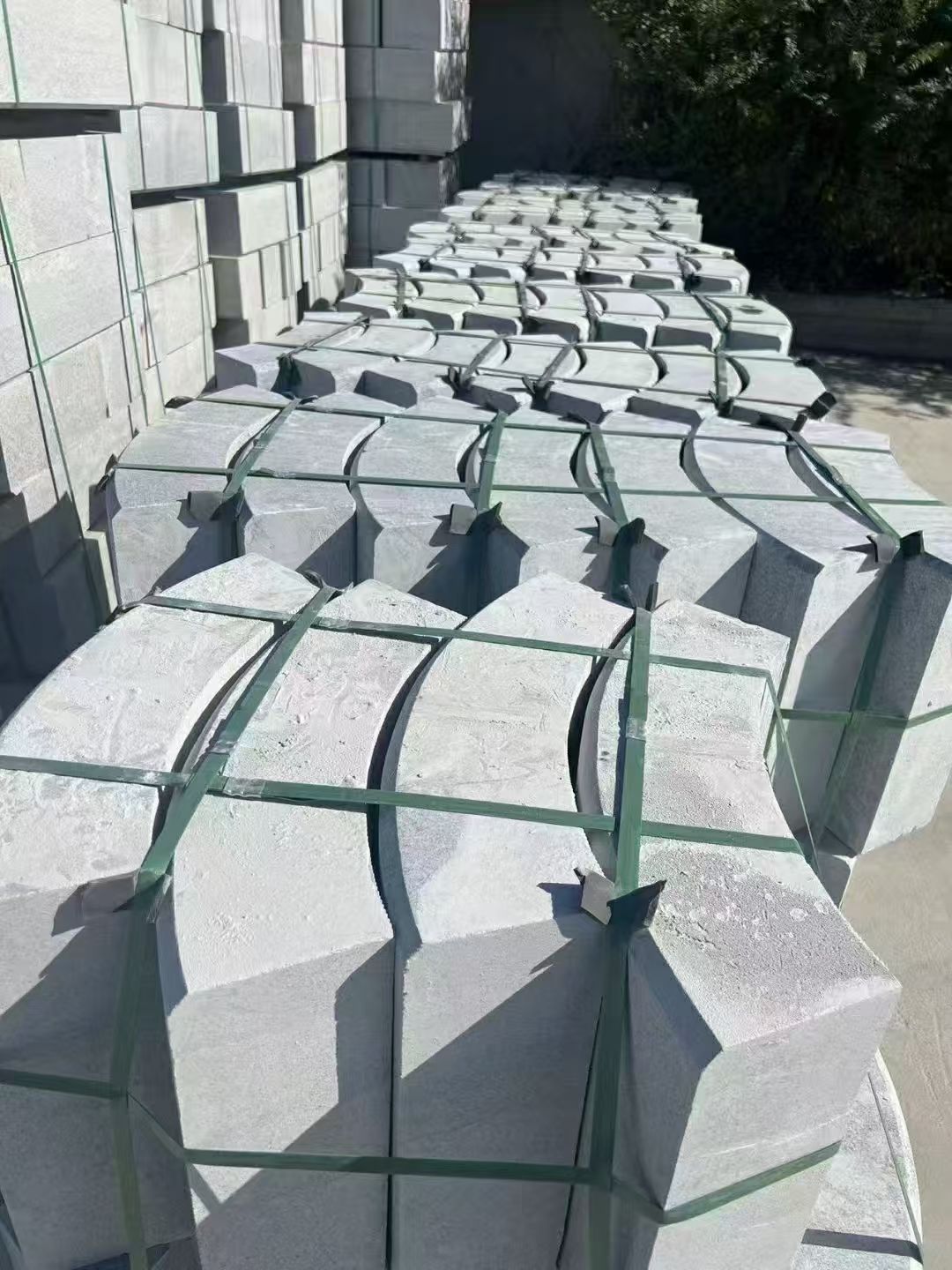 成都 芝麻灰弧形路沿石