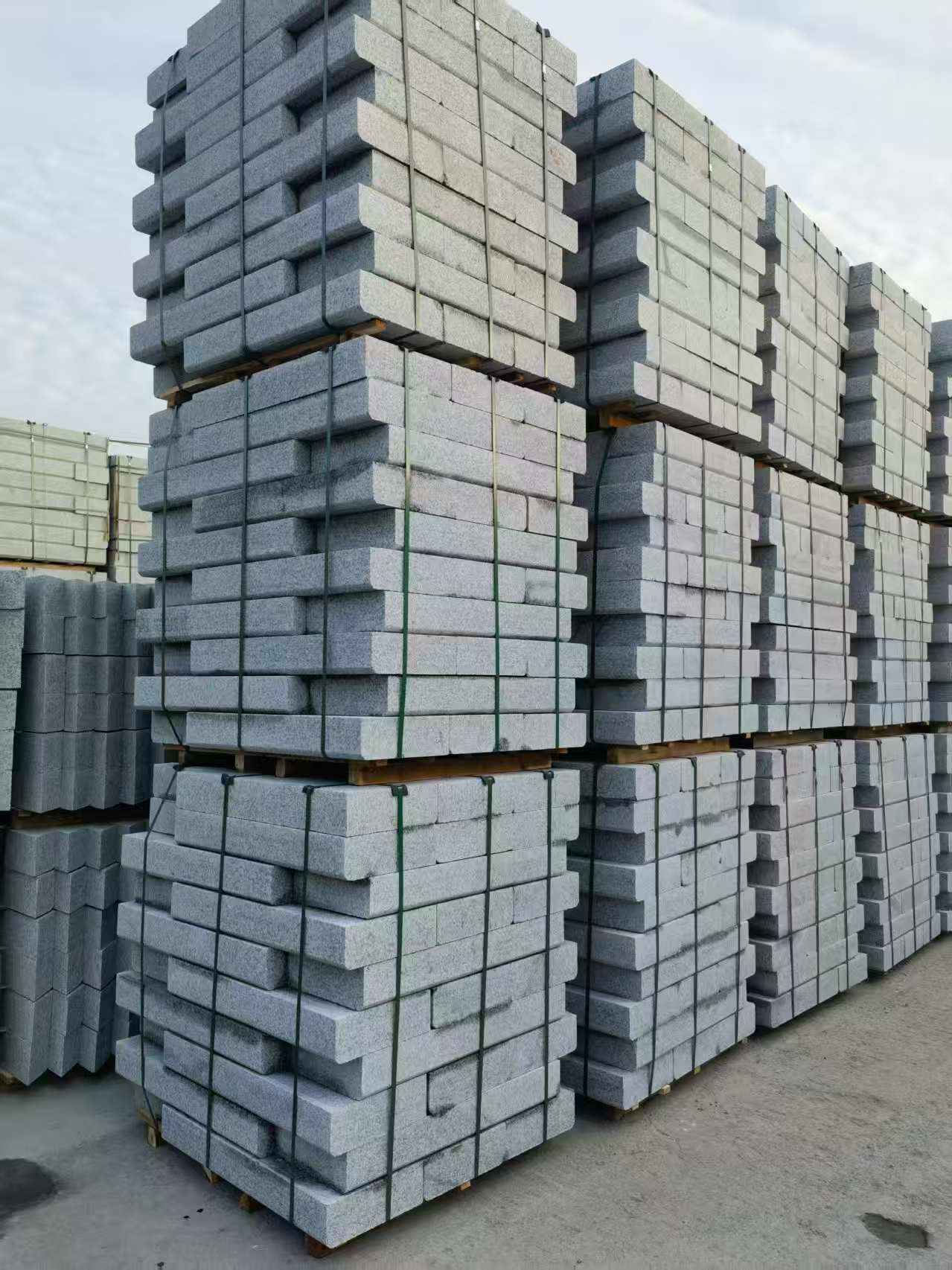 成都 路沿石（路侧石），颜色一致，尺寸标准